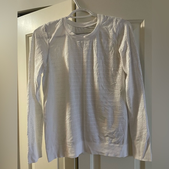 White Lululemon perforated long sleeve - Picture 2 of 2